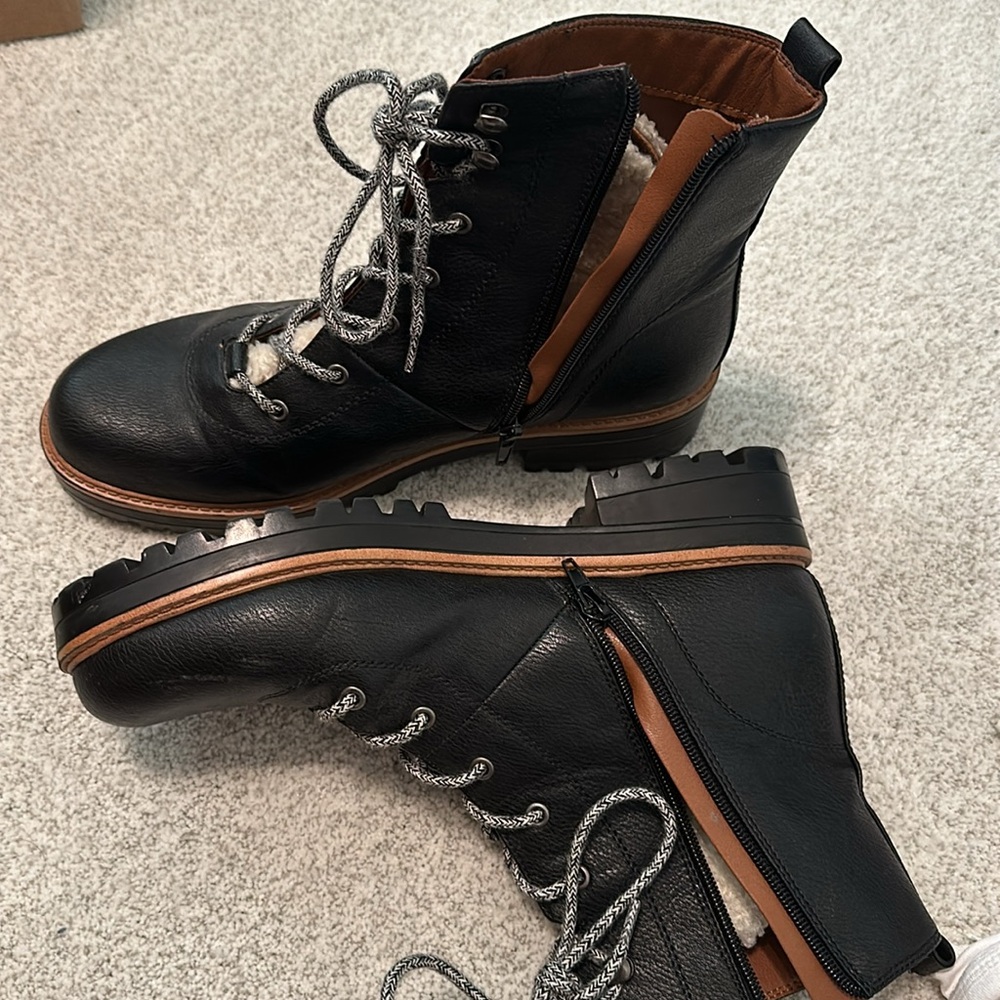 Indigo Rd. booties 10 - Picture 2 of 3